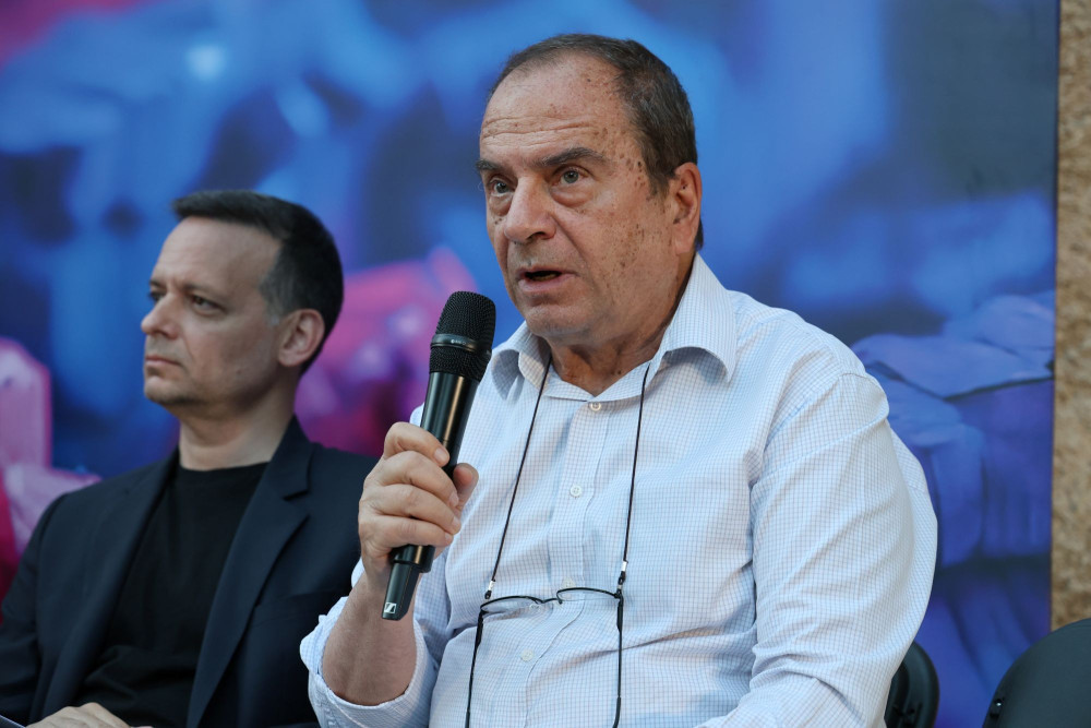 Χρήστος Ράμμος: όλα χωρούν στο ανιστόρητο μίξερ του