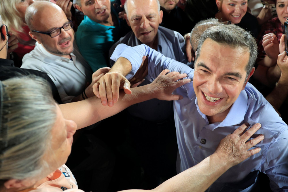 Ο Αλέξης και η Μαρία έχουν ξεφύγει, ο Παύλος ψαρεύει λαγοκέφαλους