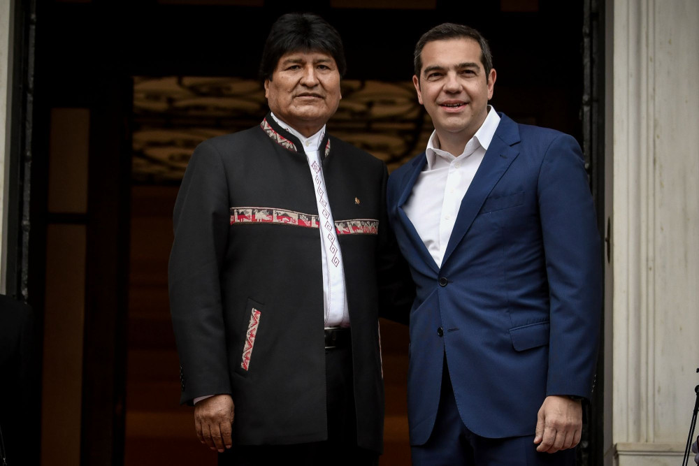 Τσίπρας όπως Μοράλες: διέλυσε το κόμμα του και… επέστρεψε στον λαό!