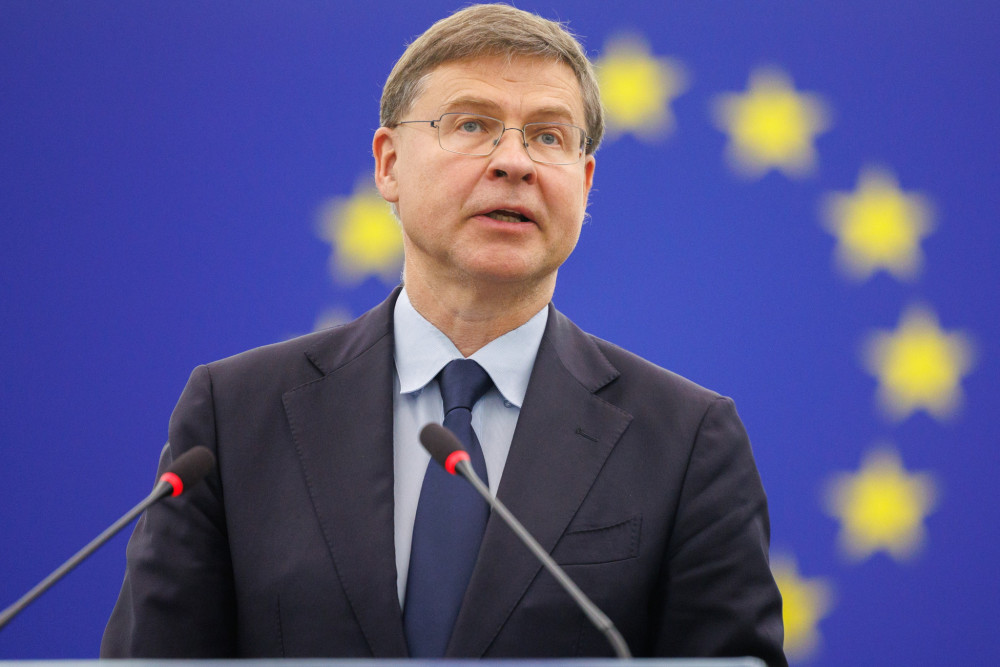 Βάλντις Ντομπρόβσκις: Οι ελληνικές αρχές έχουν αναμορφώσει το σύστημα ελέγχου αγροτικών εκτάσεων (video)
