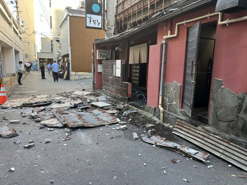 Σεισμός στην Ιαπωνία: Εγκλωβισμένοι σε εμπορικό κέντρο - Αναφορές για νεκρούς