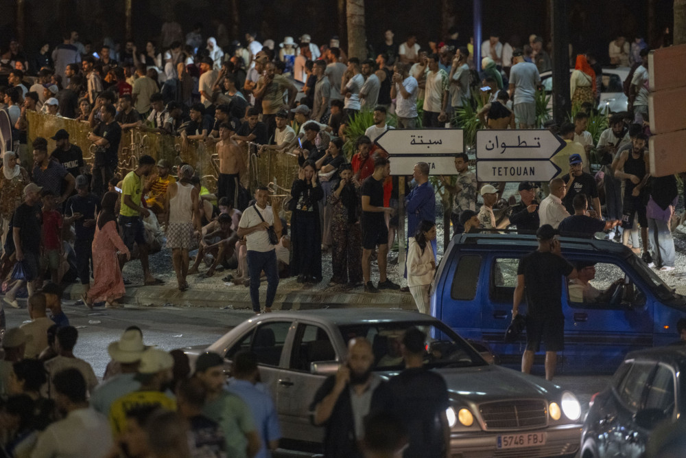 Μαζική εισροή μεταναστών στην Ισπανία με 18 νεκρούς: στη Θέουτα ο στρατός - Κόντρα με Ιταλία