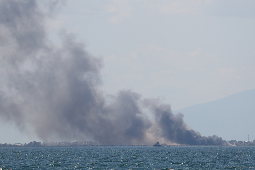 Φωτιά στο Καλοχώρι Θεσσαλονίκης - Εστάλη 112 για τους καπνούς (video)