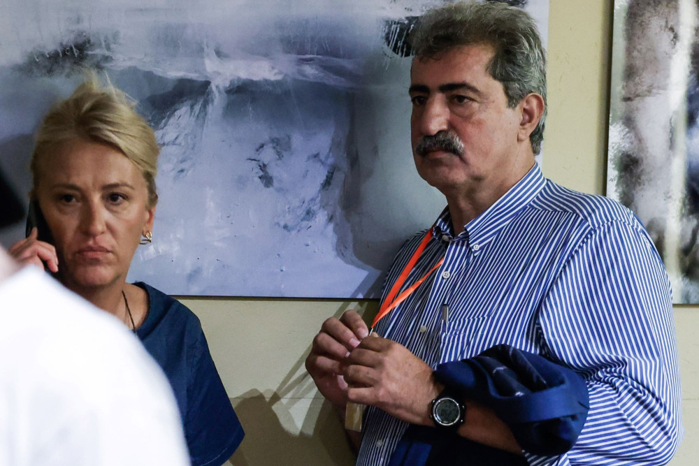 Αρχίζει το ματς, αδειάζει ο ΣΥΡΙΖΑ: Δούρου ή Πολάκης απέναντι στον Τσίπρα