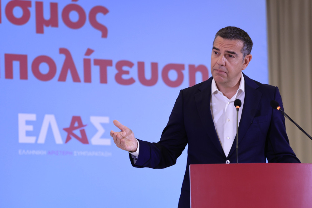 Ο αμετανόητος δημαγωγός Τσίπρας μοιράζει καθρεφτάκια
