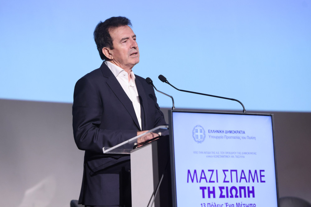 Μιχάλης Χρυσοχοΐδης: «Σπάμε τη σιωπή» για την ενδοοικογενειακή βία
