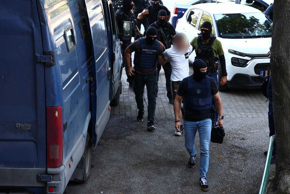 Απολογείται ο τέταρτος κατηγορούμενος για τη φονική επίθεση στο σπίτι της οικογένειας Νέστορα