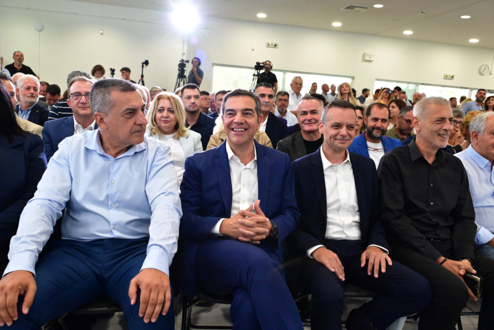 Ηλεκτροσόκ στο ΠΑΣΟΚ η παρουσία Δούκα - Κουρέτα δίπλα στον Τσίπρα