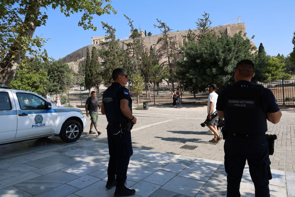 Δίωξη για απόπειρα ανθρωποκτονίας στον δράστη της επίθεσης στην Ακρόπολη