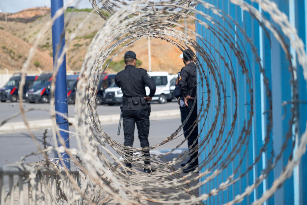 Μείζων μεταναστευτική κρίση στην Ισπανία- δέκα νεκροί στη Θέουτα, στέλνει στρατό ο Σάντσεθ