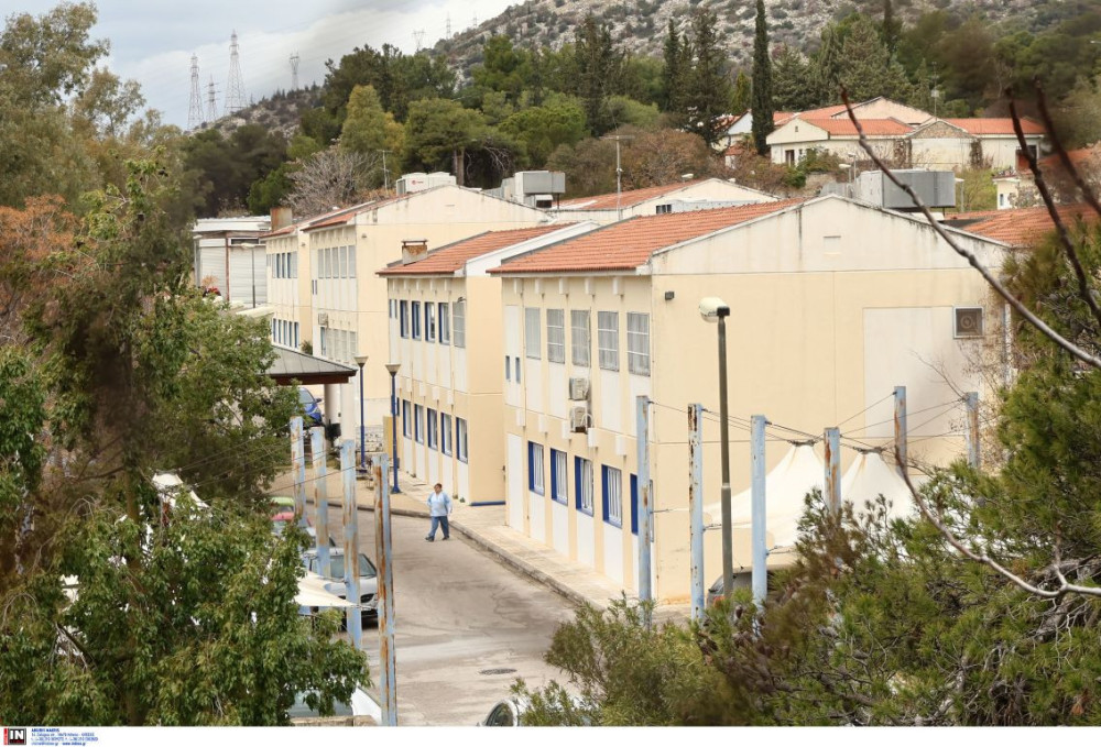 Φωτιά στο Χαϊδάρι: απομακρύνονται από το «Δαφνί» 7 ασθενείς με αναπνευστικά