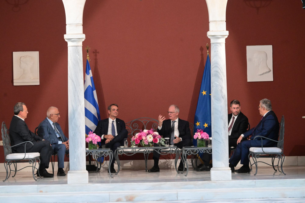 Οικονόμου-Παυλόπουλος για τις απουσίες από τη δεξίωση της Δημοκρατίας: Πολιτική κατάντια (video)