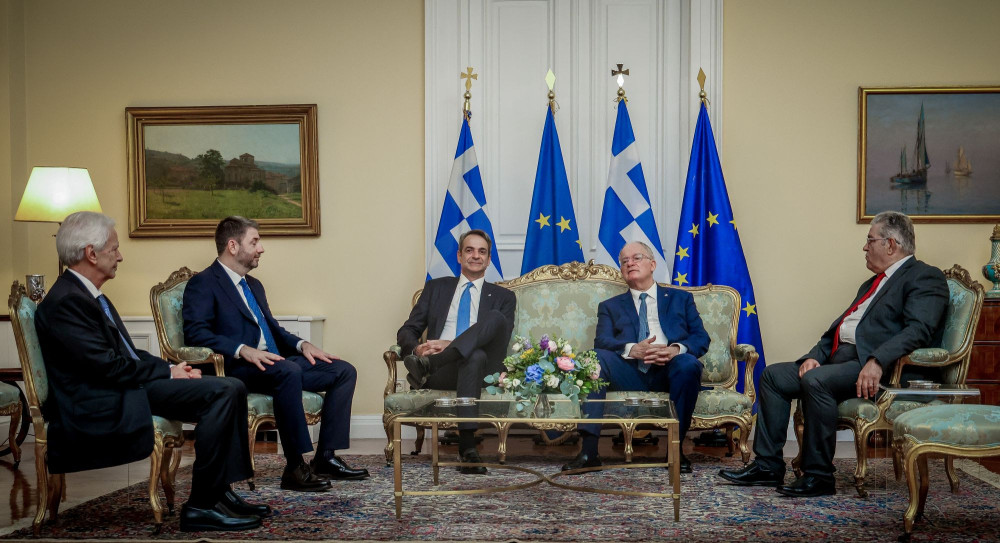 Παρασκήνια στο Προεδρικό: Εκλογές, Γλυπτά και... αθλητικά στα πηγαδάκια