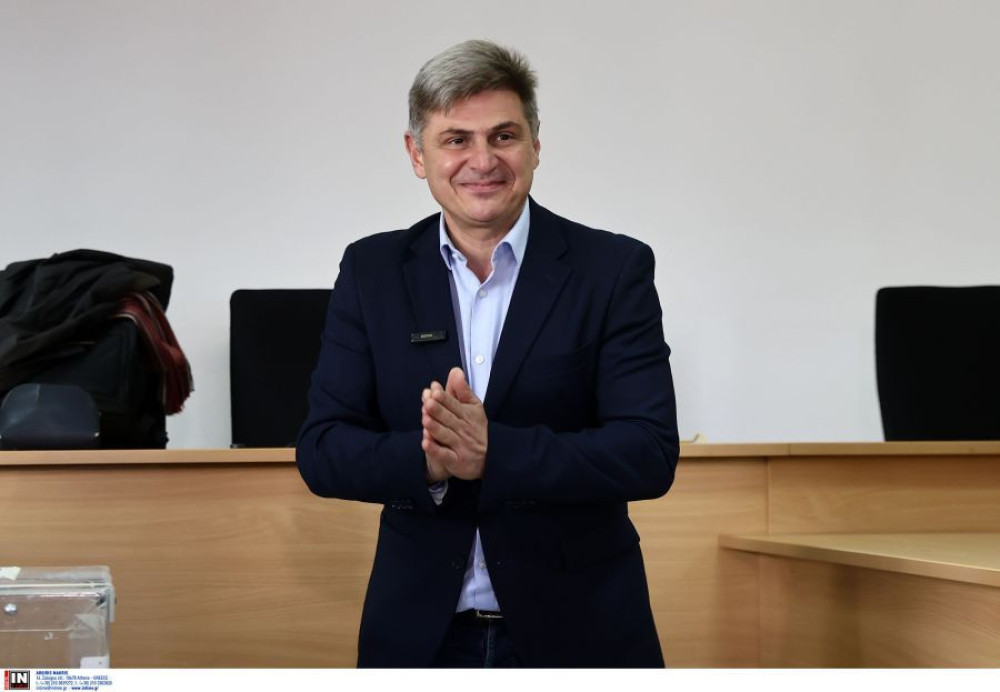 Τι απαντά ο Φαραντούρης για την απόσπαση της συζύγου του στις Βρυξέλλες