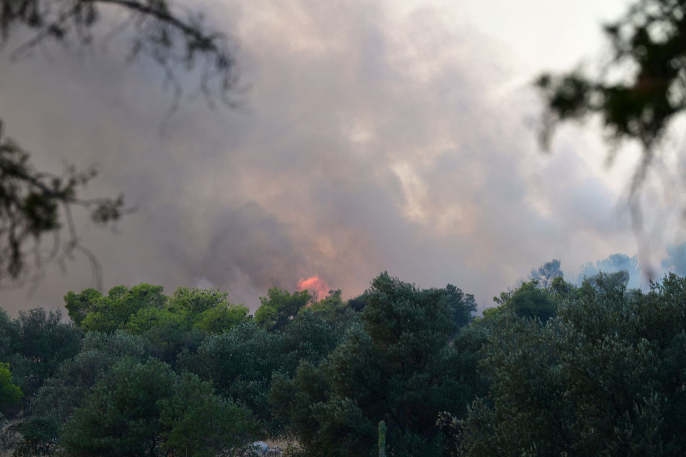 Φωτιά στην περιφερειακή Αιγάλεω, στον Ασπρόπυργο - μηνύματα 112 και μεγάλη κινητοποίηση της πυροσβεστικής