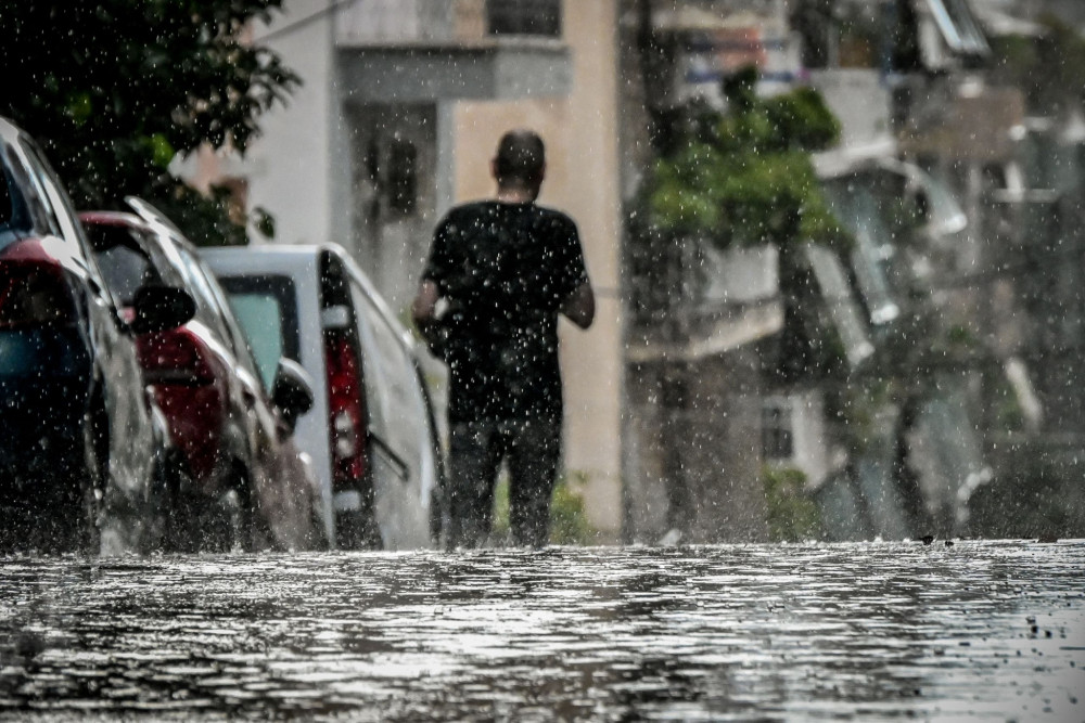 Κακοκαιρία: καταιγίδα στην Αττική - Πάνω από 100.000 κεραυνοί σε όλη τη χώρα (video)