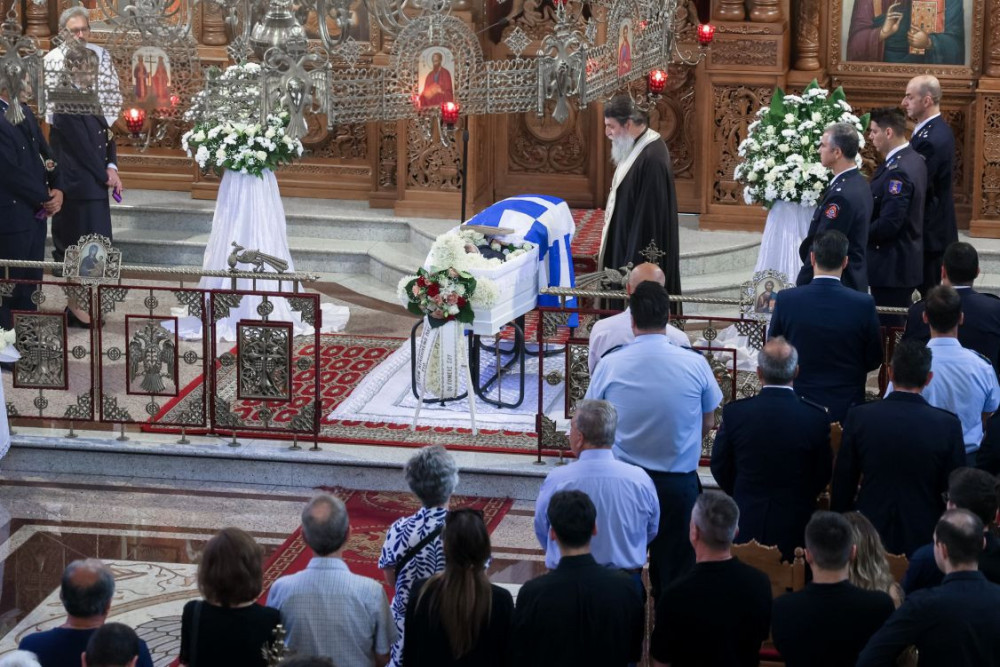 Αγρίνιο: συγκίνηση στην κηδεία του 27χρονου πυροσβέστη που σκοτώθηκε στο Γύθειο (video)