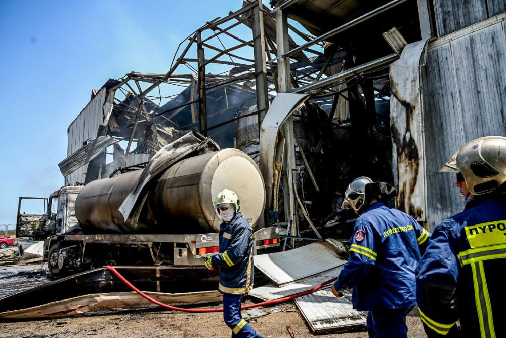 Τραγωδία στην Κόρινθο: νεκρός 25χρονος εργαζόμενος από έκρηξη και φωτιά σε εργοστάσιο (video)