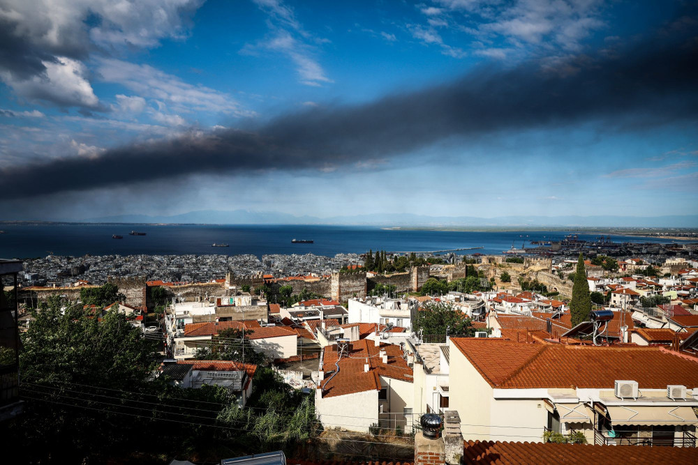 Ωραιόκαστρο: Θάβουν τη φωτιά - Ξεκινά η καταγραφή ζημιών