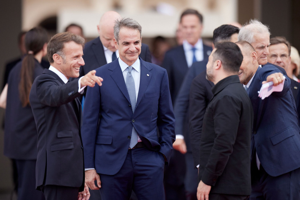 Στο Παρίσι ο Κυριάκος Μητσοτάκης για τη συνάντηση των 37 κρατών για την Ουκρανία