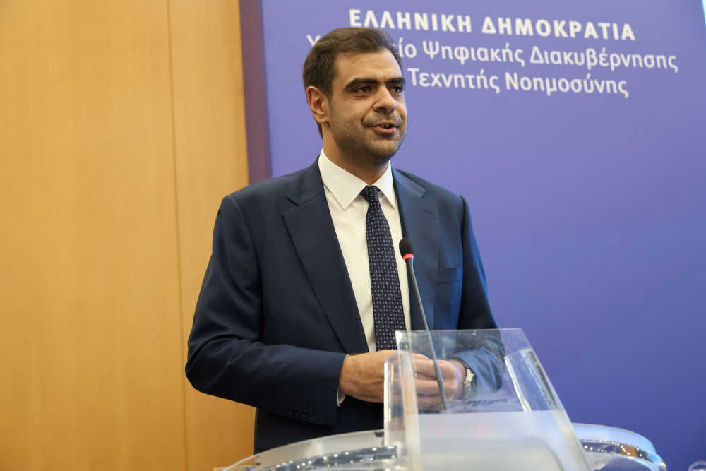Παύλος Μαρινάκης: τρία χρόνια στην ηλεκτρική καρέκλα του κυβερνητικού εκπροσώπου