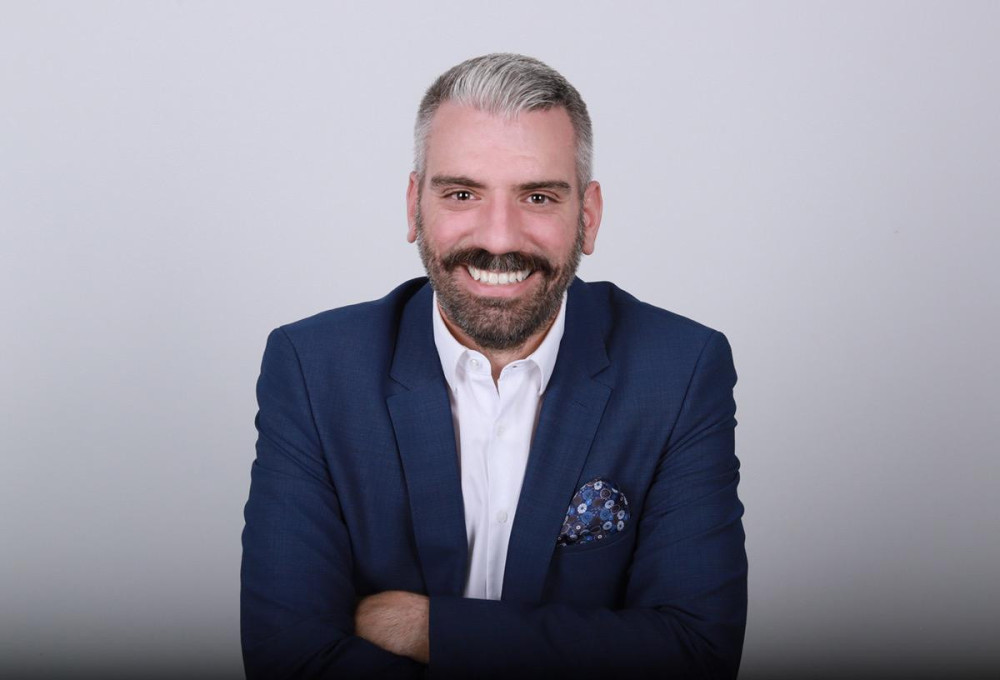 Νίκος Παπουτσής στο Μανιφέστο: Ο Αύγουστος ως ευκαιρία απολογισμού και επαναπροσδιορισμού