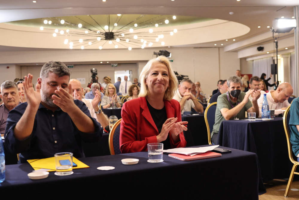 ΣΥΡΙΖΑ: στα άκρα η εσωκομματική μάχη – Δούρου: Το κόμμα είναι σε οριακό σημείο, καρφιά Παππά για Τσίπρα