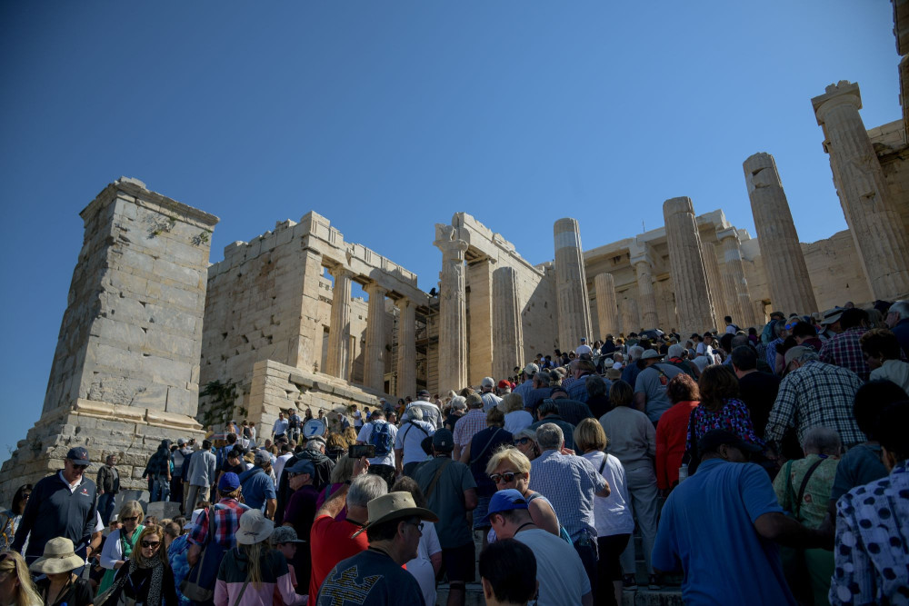 Τουρισμός: ισχυρή άνοδος σε αφίξεις και εισπράξεις το 2026, σύμφωνα με το ΙΝΣΕΤΕ