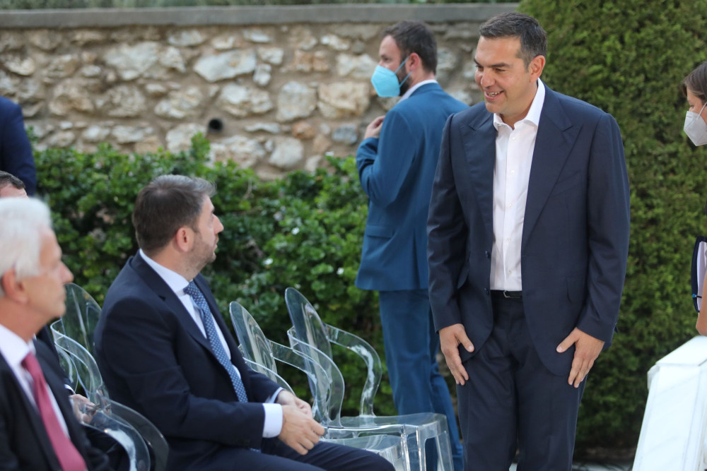 Σφαγή ΕΛΑΣ-ΠΑΣΟΚ: το «αδήλωτο» εκατ. του Ανδρουλάκη και το... κλέφτικο σφύριγμα του Αλέξη