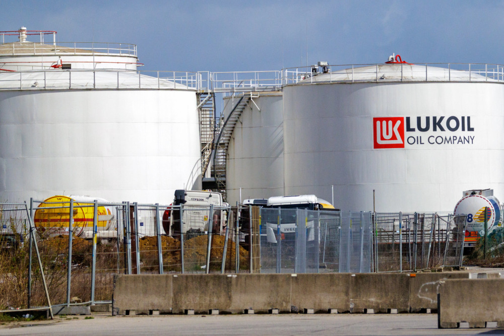 Χτύπημα της Ουκρανίας σε διυλιστήριο της Lukoil στην Περμ - Ζημιές και διακοπή λειτουργίας