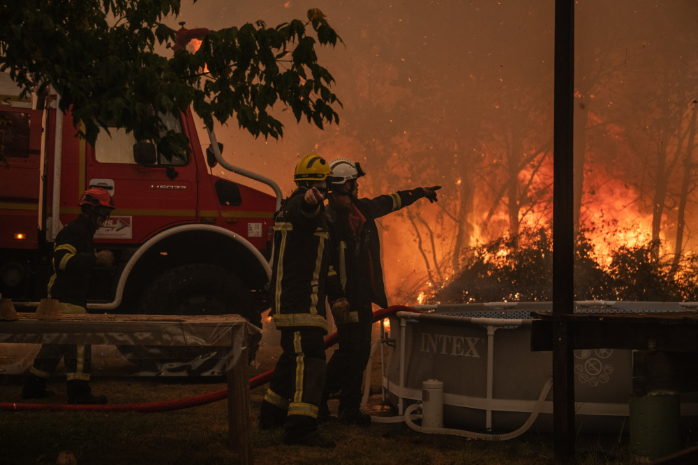 Γαλλία: σχεδόν 500 συλλήψεις για εμπρησμούς - Στις φλόγες Γερμανία και Ισπανία