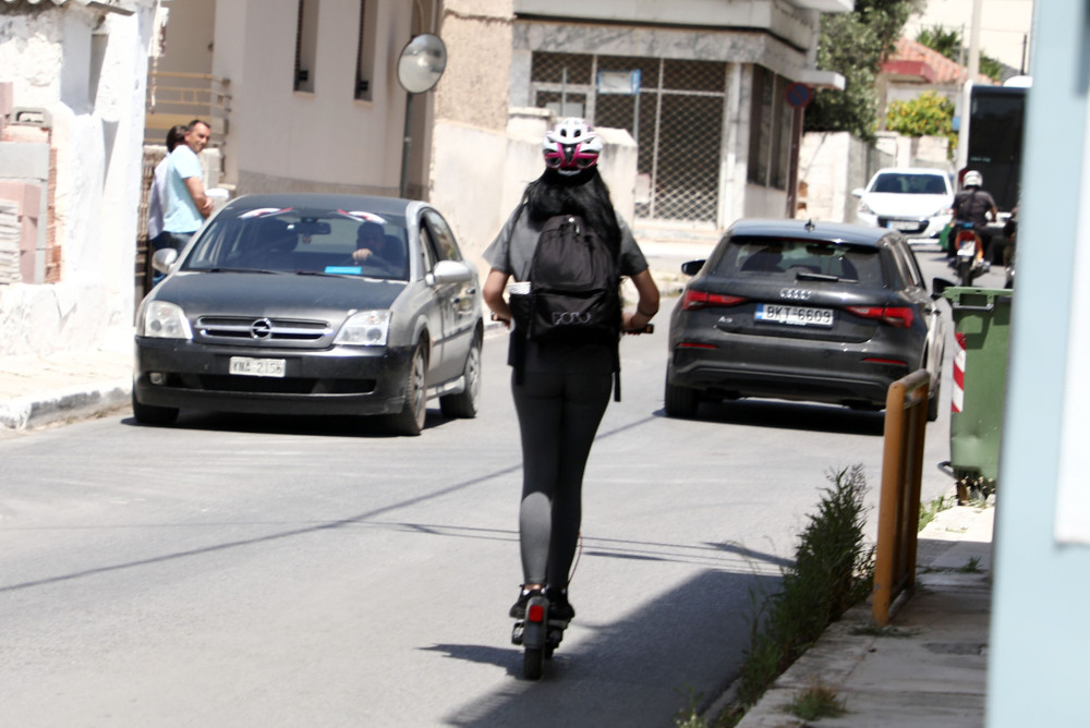 Κυψέλη: σε κρίσιμη κατάσταση 15χρονος που έπεσε με ηλεκτρικό πατίνι