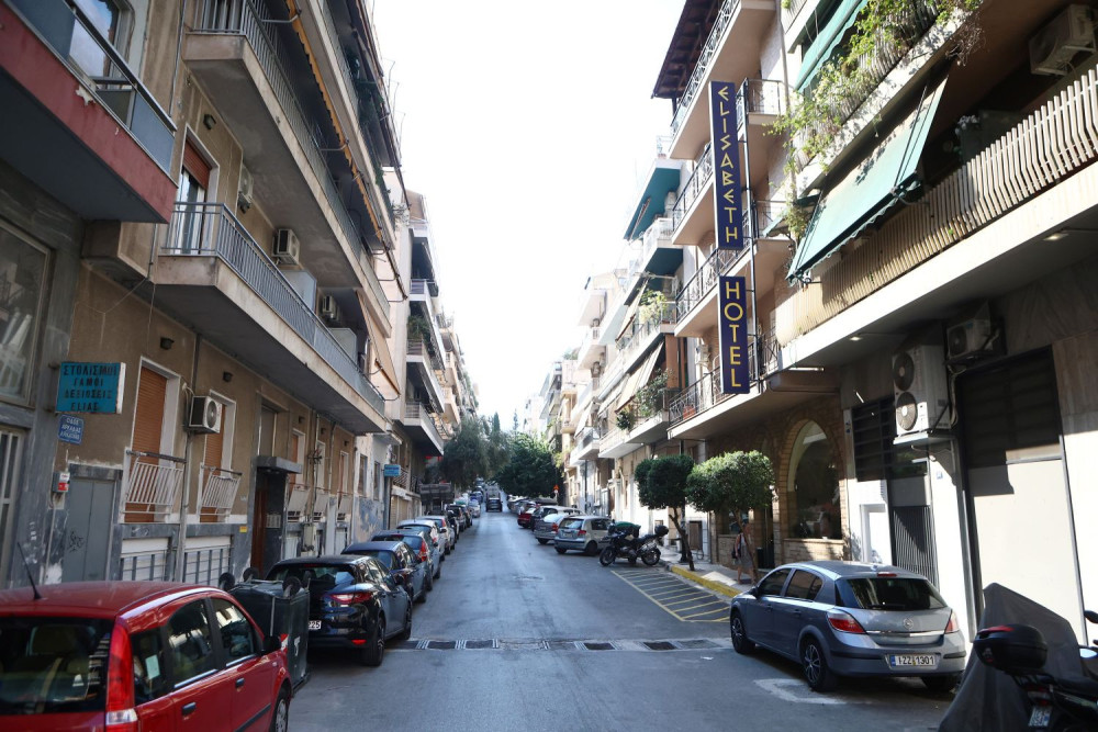 Μιχαλακοπούλου: νεκρή 53χρονη που  έπεσε από τον 5ο όροφο πολυκατοικίας