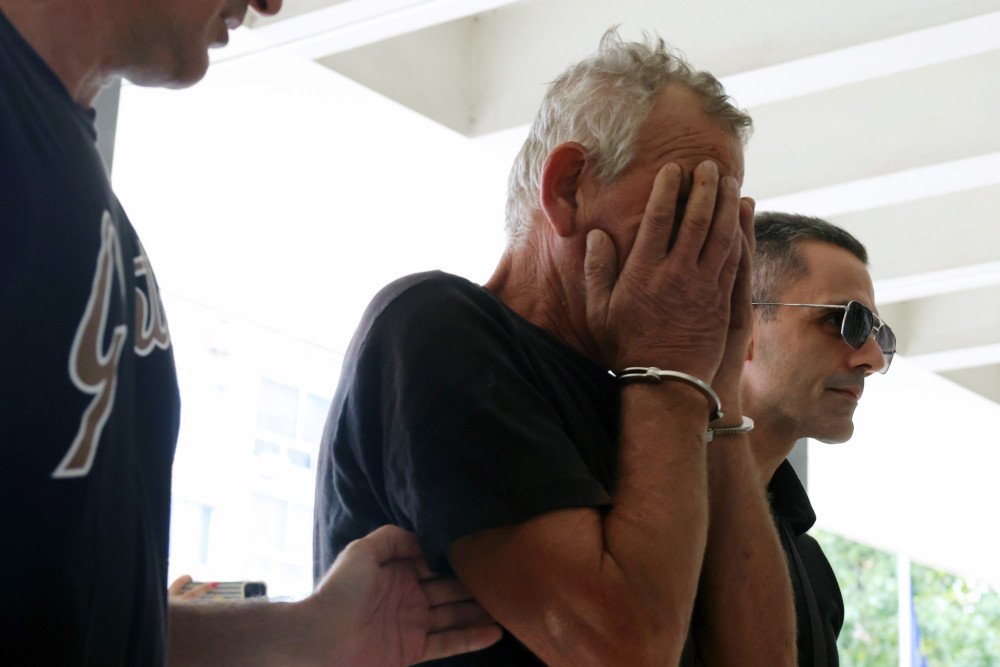 Θεσσαλονίκη: στα δικαστήρια ο 59χρονος που κατηγορείται για 6 εμπρησμούς στην  Σίνδο