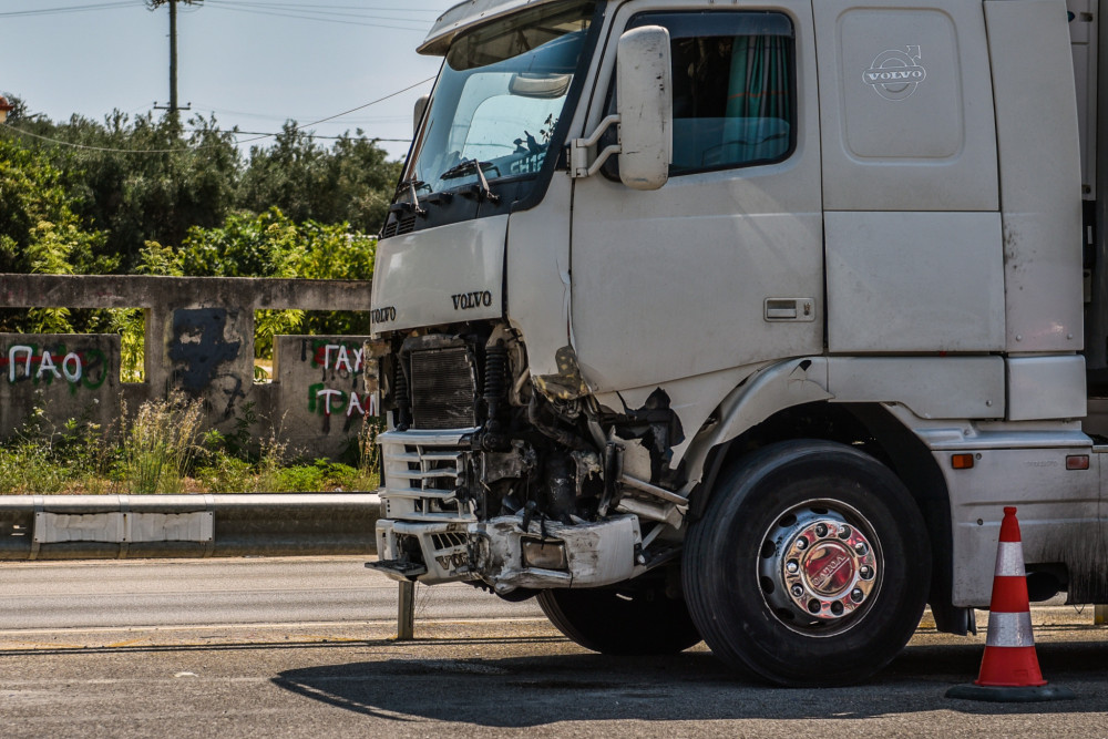 Πρέβεζα: φορτηγό συγκρούστηκε με τρία ΙΧ - Οκτώ τραυματίες, ανάμεσά τους και παιδιά