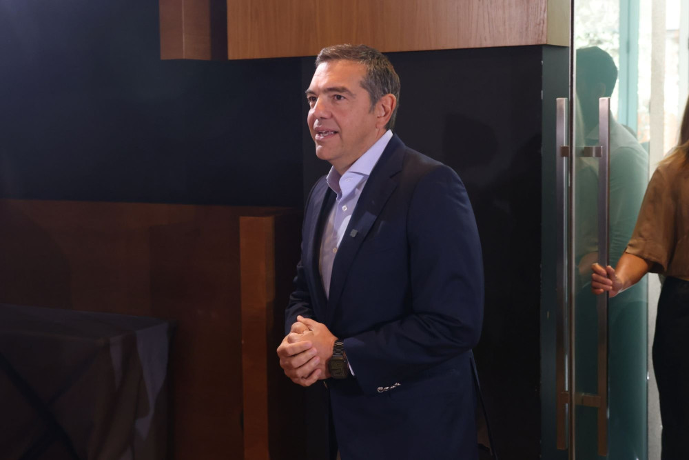 Διαπλοκή και μιντιάρχες: Από την πολιτική συνωμοσία των Τεμπών στον «άχαστο» Τσίπρα