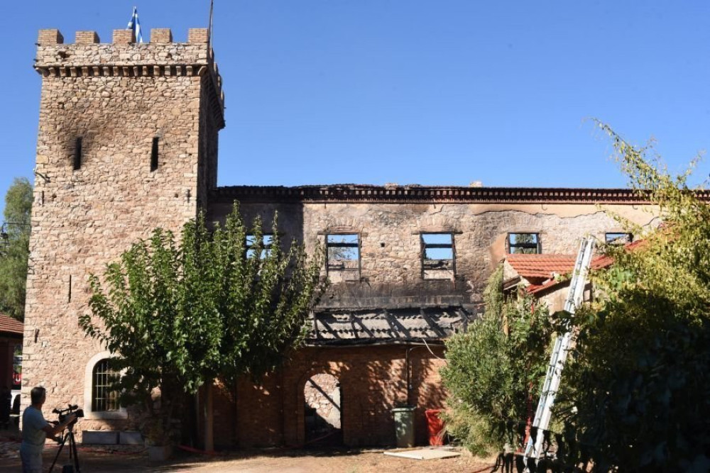 Πάτρα: στάχτη η κάβα «Δανιηλίδος» στην Achaia Clauss - Διασώθηκαν τα ιστορικά κελάρια (video)