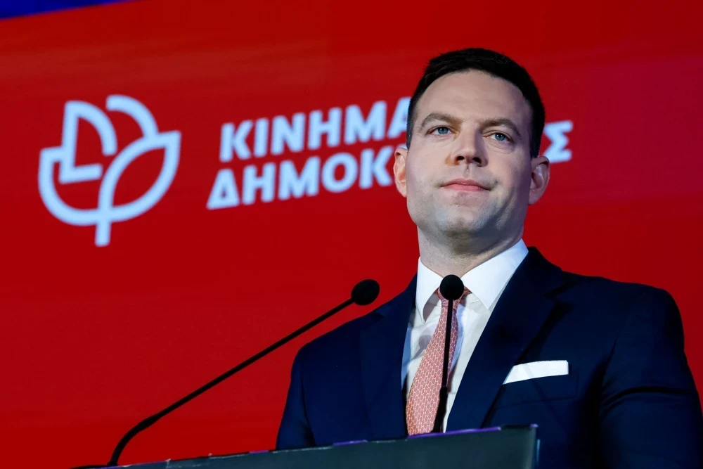 Ο Κασσελάκης επιμένει: κάνει συνέδριο και βάζει στο στόχαστρο τον Τσίπρα