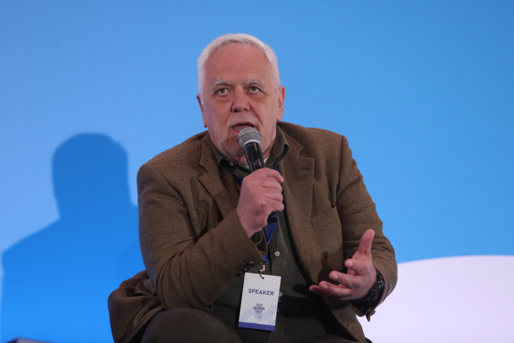 Μανδραβέλης: Το ΠΑΣΟΚ υστερεί, έχει πρόβλημα αρχηγού (video)