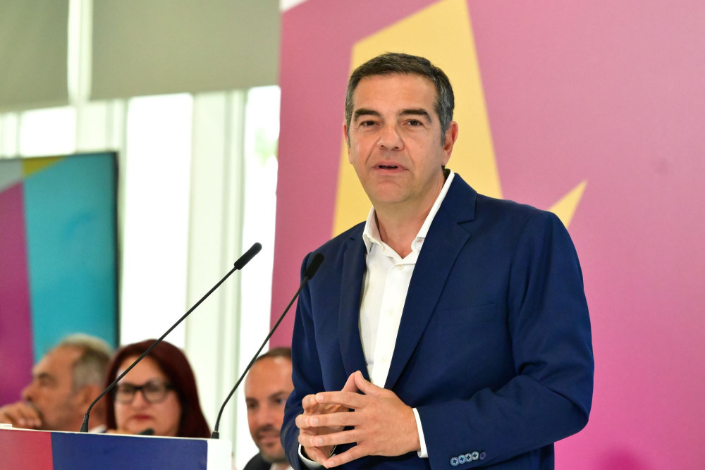 Τριλογία: πρεμιέρα για το παραμυθένιο «ντοκιμαντέρ» Τσίπρα - Φαβορί για το χρυσό βατόμουρο