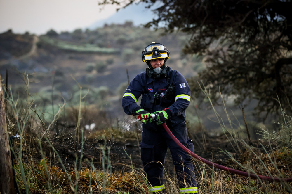 Φωτιά στην Μακύνεια Ναυπάκτου - 112 για εκκένωση (video)