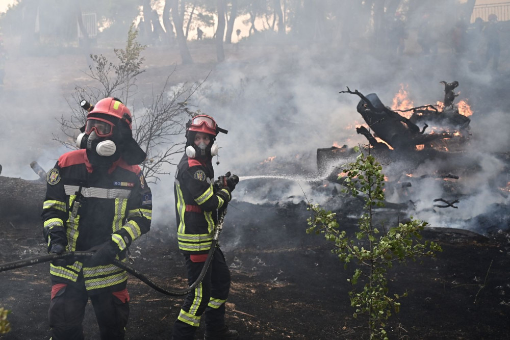 Οι πυροσβέστες  για τη  ρεπόρτερ που γέλασε: Η ένταση μπορεί να προκαλέσει μια ακούσια αντίδραση