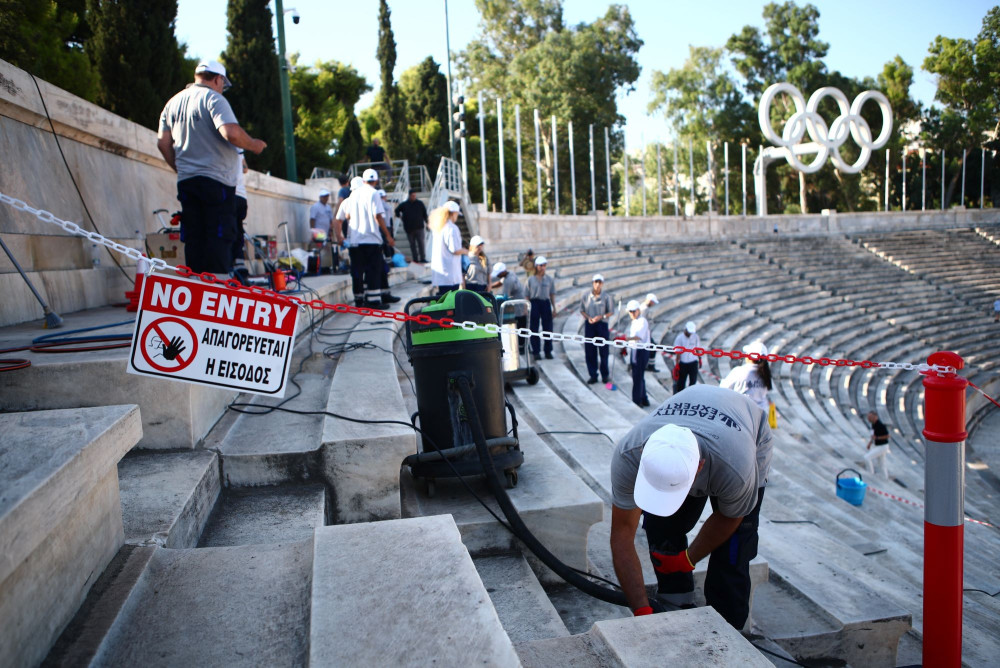 Παναθηναϊκό Στάδιο: τα διεθνή ΜΜΕ για τον καθαρισμό των μαρμάρων