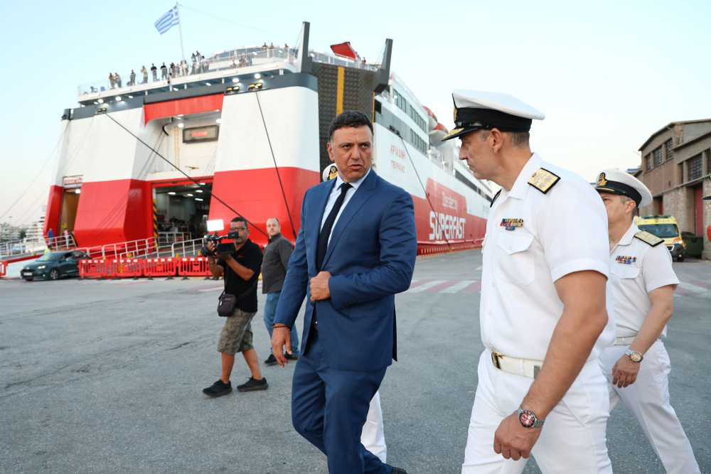 Στον Πειραιά ο Κικίλιας: Σε πλήρη ετοιμότητα το Λιμενικό για την επιστροφή των εκδρομέων
