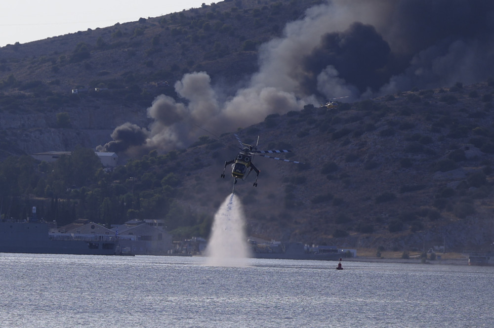 Φωτιές: Μάχη με τις φλόγες σε Βοιωτία, Σαλαμίνα, Πέλλα και Ηράκλειο - Καλύτερη η εικόνα σε Κερατέα (video)