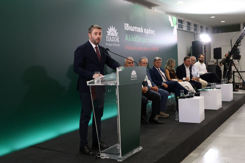 Ιδιωτικό χρέος: όταν το ΠΑΣΟΚ αντιγράφει τον... παλιό ΣΥΡΙΖΑ