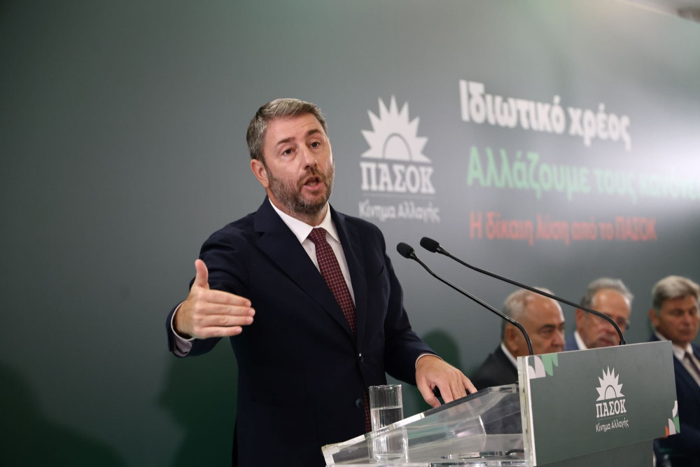 Ο «θυμωμένος» Ανδρουλάκης ψάχνει πολιτικό σωσίβιο στο ΠΑΣΟΚ του ’80