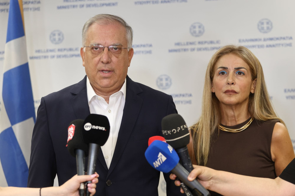 Τάκης Θεοδωρικάκος: Μειώσεις 9,5% σε 1.740 προϊόντα - Δίπλα στους πολίτες με πράξεις