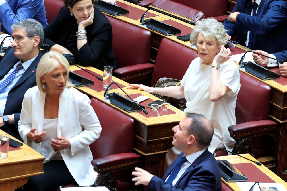 Βουλή: δεν εκλέχτηκε αντιπρόεδρος η Έλενα Ακρίτα - Χαμός πριν την ψηφοφορία