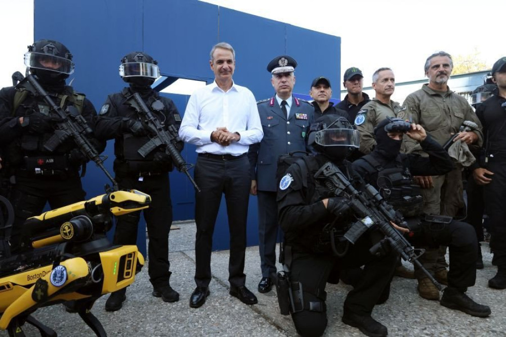 90ή ΔΕΘ: ΕΚΑΜ, ρομπότ-σκύλος και drones «εξουδετέρωσαν» ταμπουρωμένο ληστή (video)